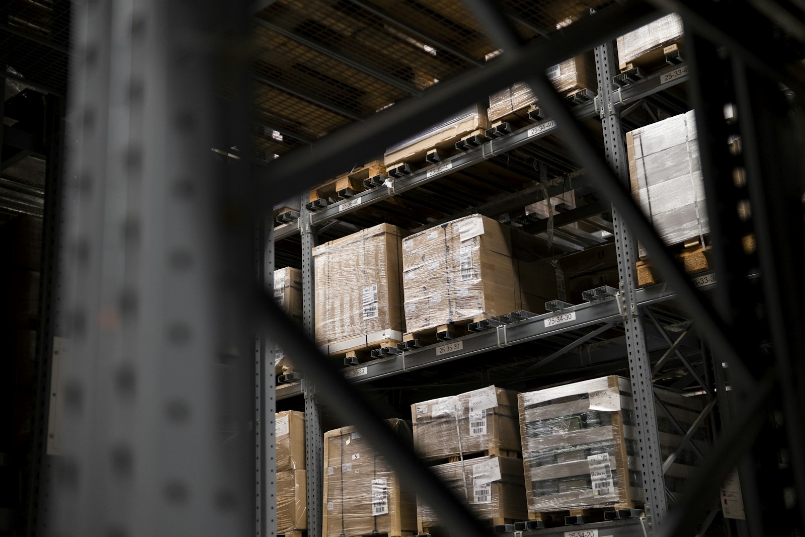 Warehouse with palletised goods